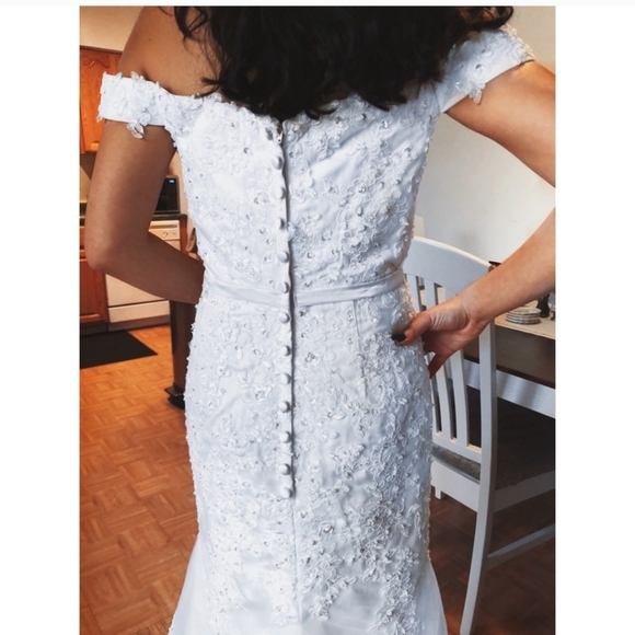 Elegant White Lace Off-Shoulder Dress - Picture 10 of 13